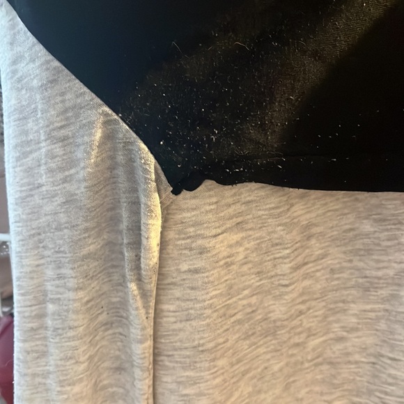 So cold shoulder baseball tee 🖤🤍 - Picture 4 of 4